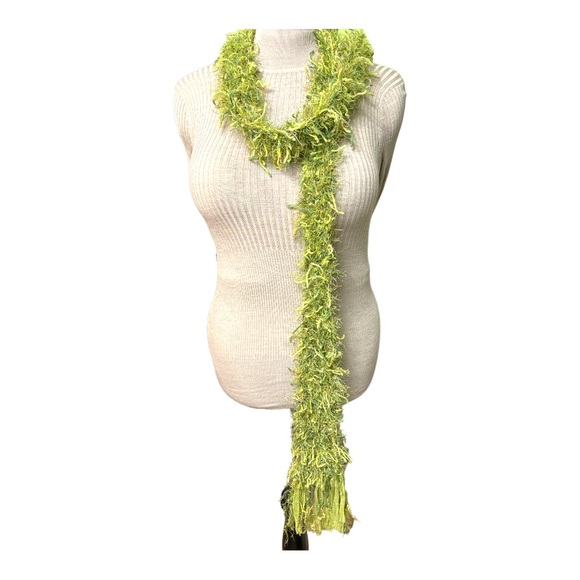 Handmade Green Scarf - Picture 2 of 3